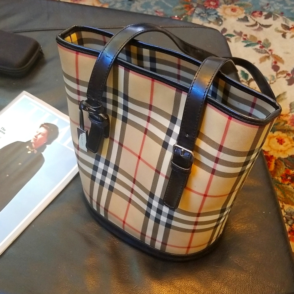 Burberry bucket bag